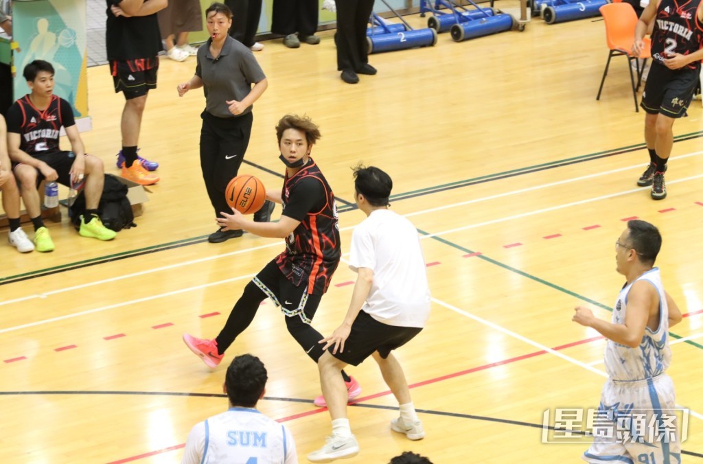 姜濤於開賽前10分鐘抵達場館。