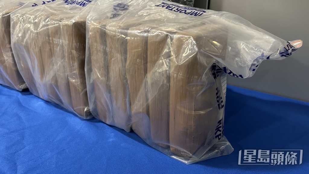 警方展示检获的可卡因毒品。蔡楚辉摄