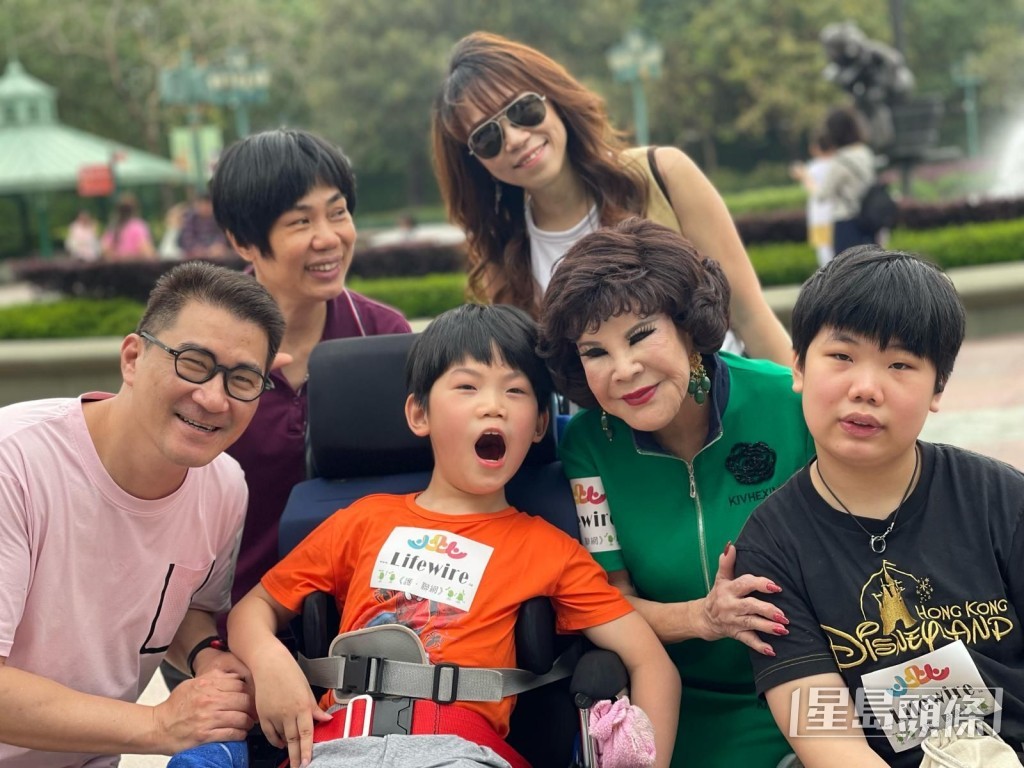 《一分鐘》其中一個版本的MV有夏蕙BB份。 《一分鐘》其中一個版本的MV有夏蕙BB份。
