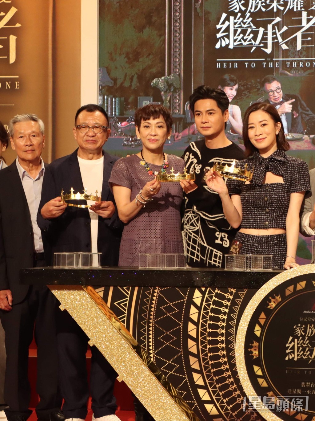 原来佘诗曼、许绍雄正式上契。