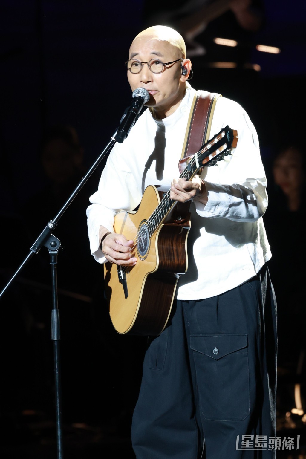 盧冠廷獲頒「金針獎」獻唱三曲。