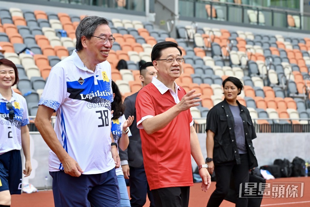 行政長官李家超在開賽前向立法會「下戰書」，指政府隊不會手軟。