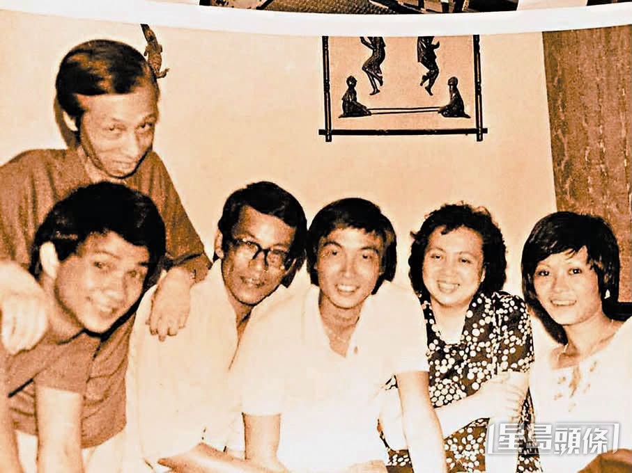 李兆熊(左三)在70年代是電視史上傳奇人物。 李兆熊(左三)在70年代是電視史上傳奇人物。
