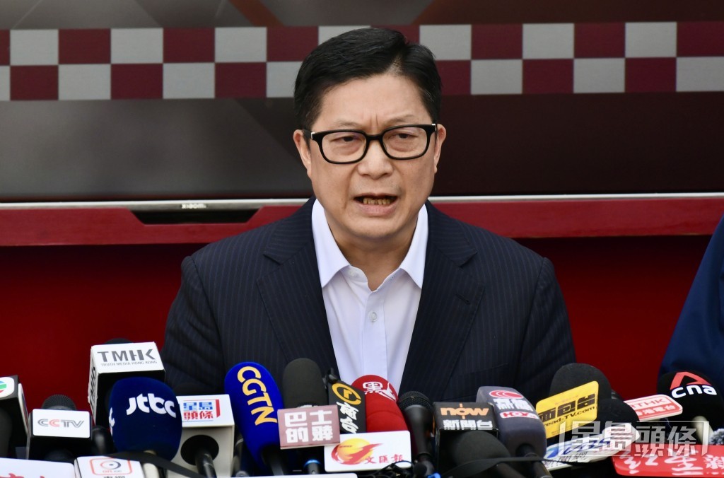 鄧炳強昨日宣布成立由消防處牽頭的跨部門調查專組。盧江球攝 鄧炳強昨日宣布成立由消防處牽頭的跨部門調查專組。盧江球攝