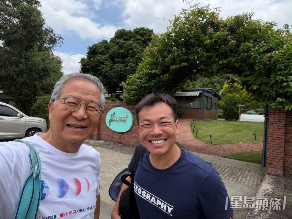 劉海龍與天文台前助理台長梁榮武交流種植及減碳心得。 劉海龍與天文台前助理台長梁榮武交流種植及減碳心得。