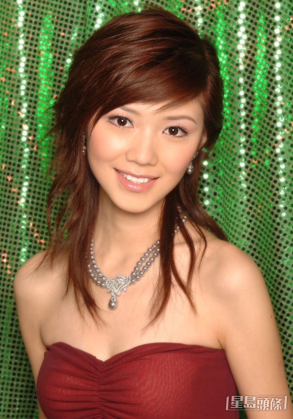 倪晨曦年仅18岁时，夺得2005年多伦多华裔小姐冠军。