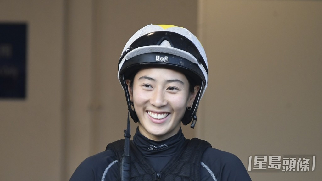 黃寶妮昨朝過檔親試「可靠大師」，課後更見小妮子露出招牌的燦爛笑容。