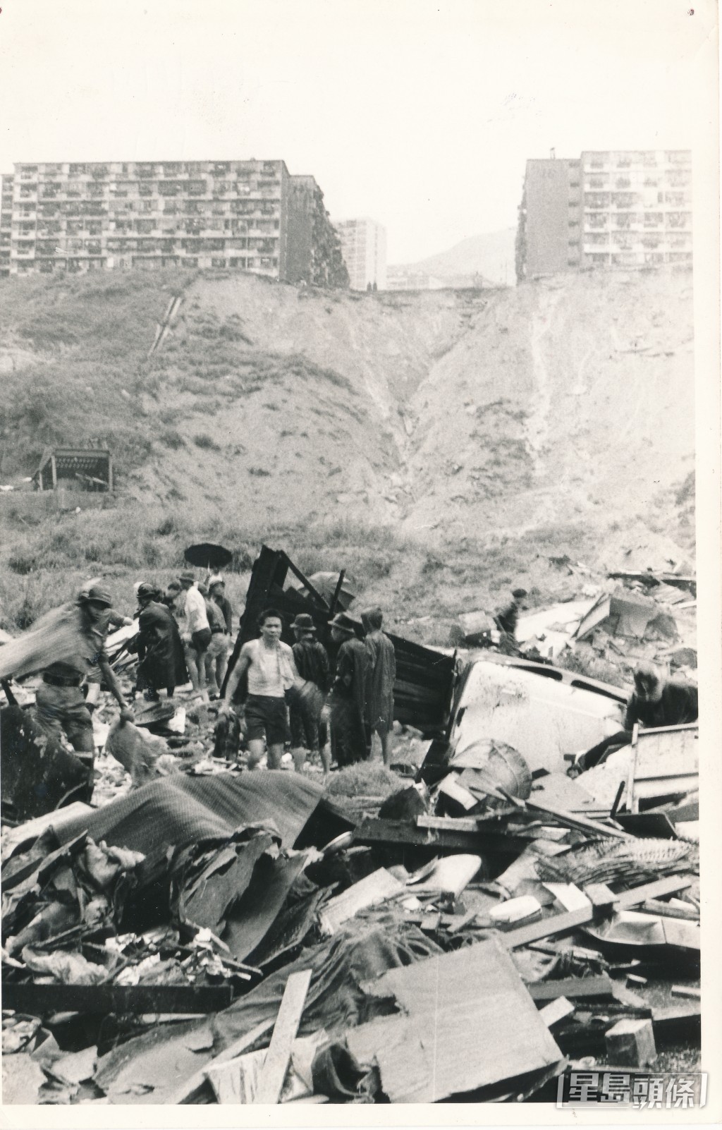 觀塘雞寮徙置區於1972年「618大雨災」,做成重大傷亡。 觀塘雞寮徙置區於1972年「618大雨災」,做成重大傷亡。