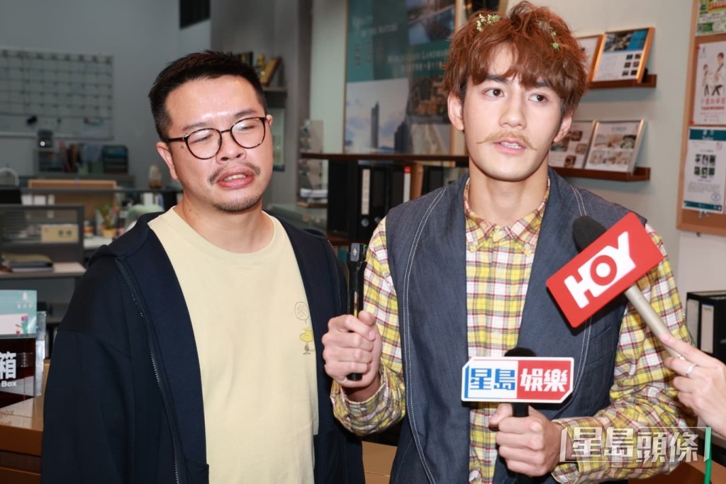 何爵天有份客串由魏浚笙主演電影《浪花男女》。 何爵天有份客串由魏浚笙主演電影《浪花男女》。
