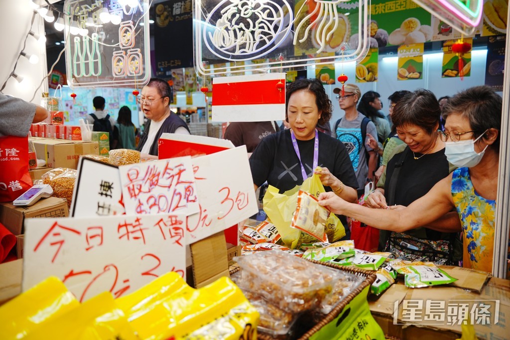 有日本薯片原價售「50元3包」,改為「最後一日特價30元3包」。 有日本薯片原價售「50元3包」,改為「最後一日特價30元3包」。