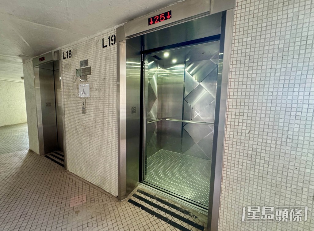 沙田博康邨升降機施工存在嚴重缺失,沒有安裝耐火門門框組件的。 沙田博康邨升降機施工存在嚴重缺失,沒有安裝耐火門門框組件的。