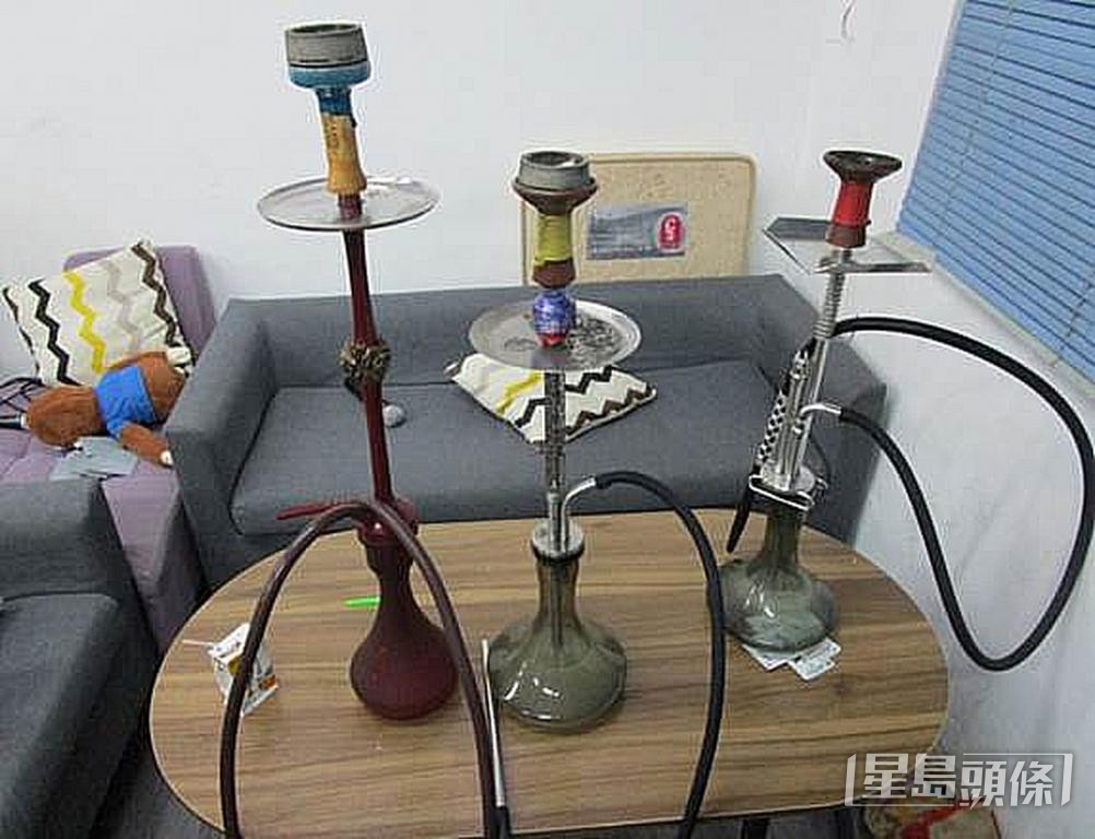 坊間有購買水煙用品的專門店。 坊間有購買水煙用品的專門店。