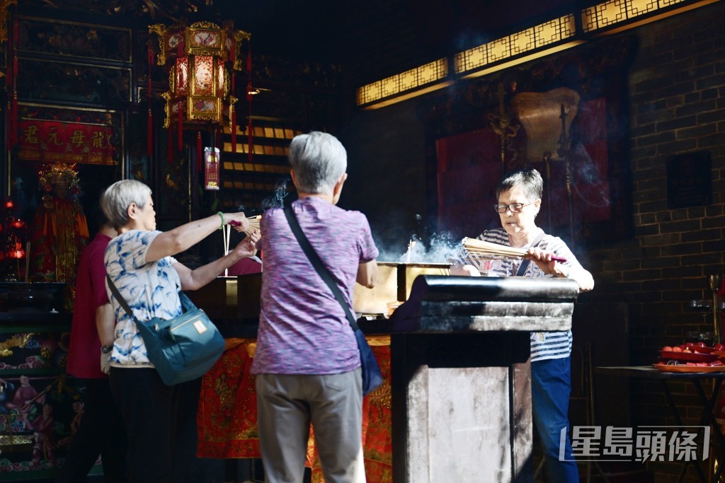 香港擁有獨特的宗教文化旅遊優勢，應利用宗教景點，發展宗教旅遊。資料圖片