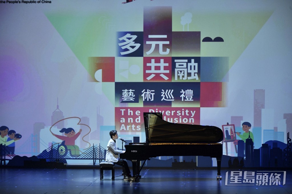 多位展能艺术家在开幕典礼上表演。 多位展能艺术家在开幕典礼上表演。