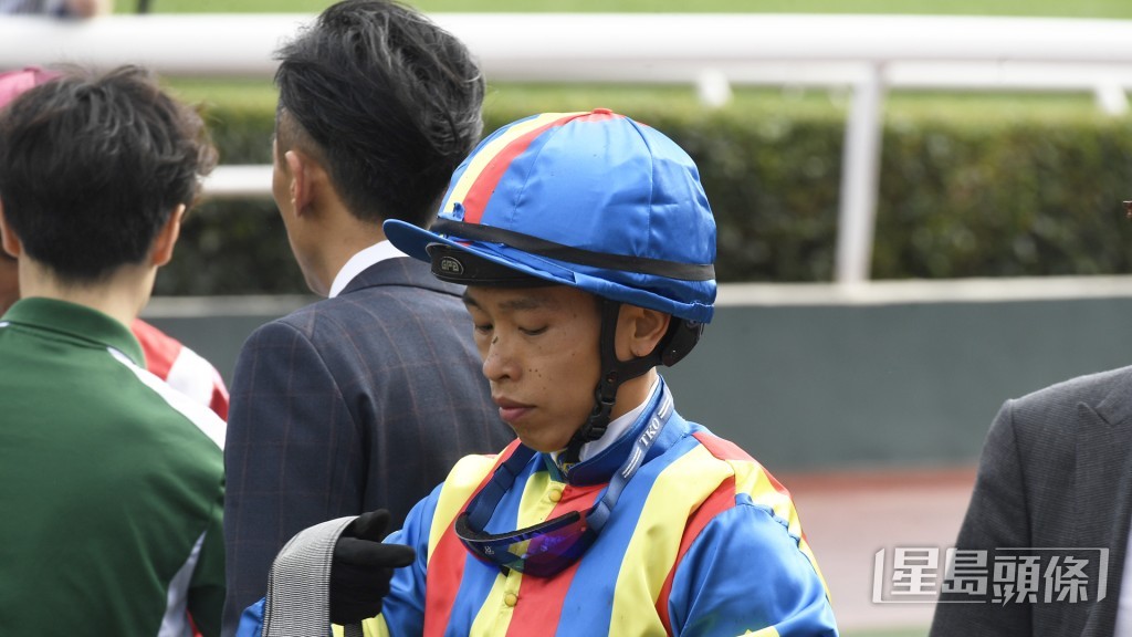 何澤堯替「勁勇皇駒」主持試跑，之後更與呂健威齊齊上電腦睇片備戰。