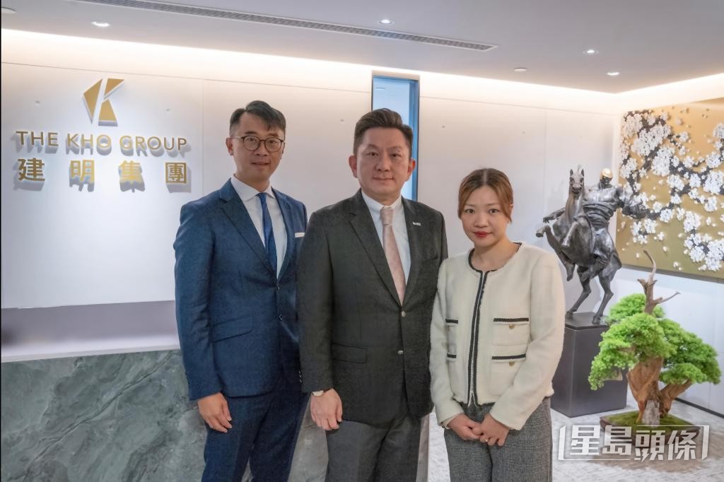 菲律賓華僑許氏家族去年底於本港成立家辦,當時投資推廣署人員(中)會見該家族成員。 菲律賓華僑許氏家族去年底於本港成立家辦,當時投資推廣署人員(中)會見該家族成員。
