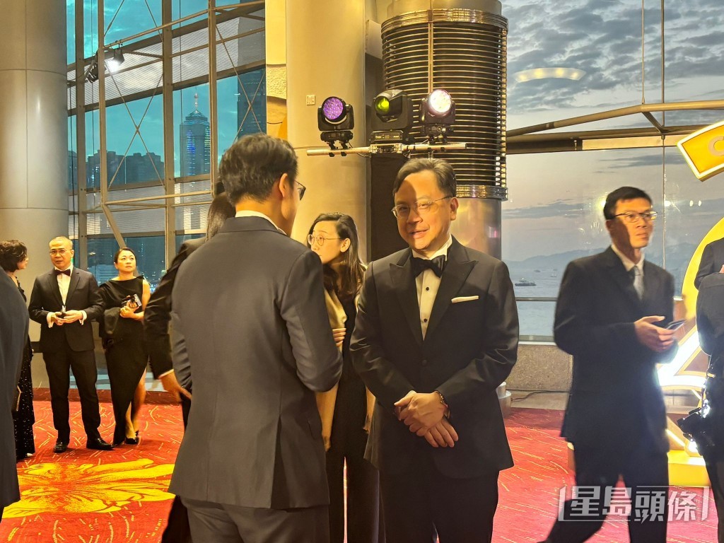 香港科學院院長盧煜明(右)。脫芷晴攝 香港科學院院長盧煜明(右)。脫芷晴攝