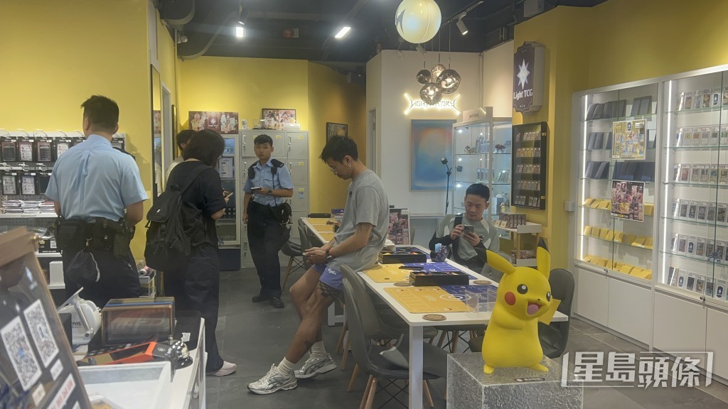 警員早前在店內調查。