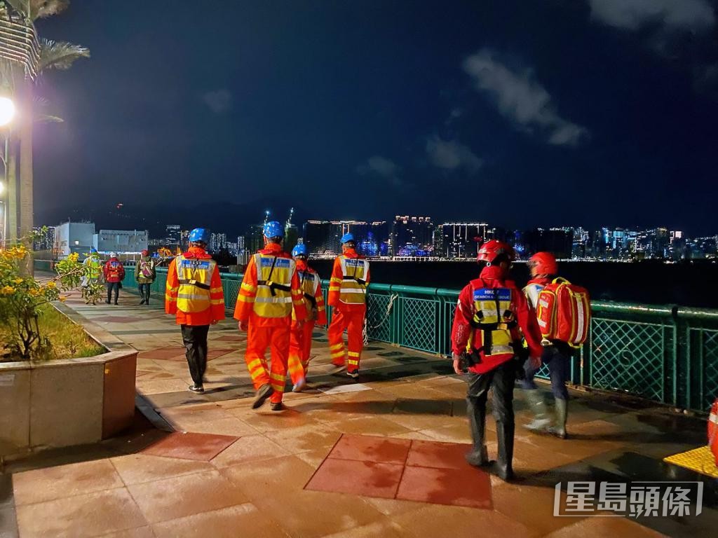 颱風「樺加沙」襲港期間，香港守望者服務團曾到碼頭巡視。  受訪者提供