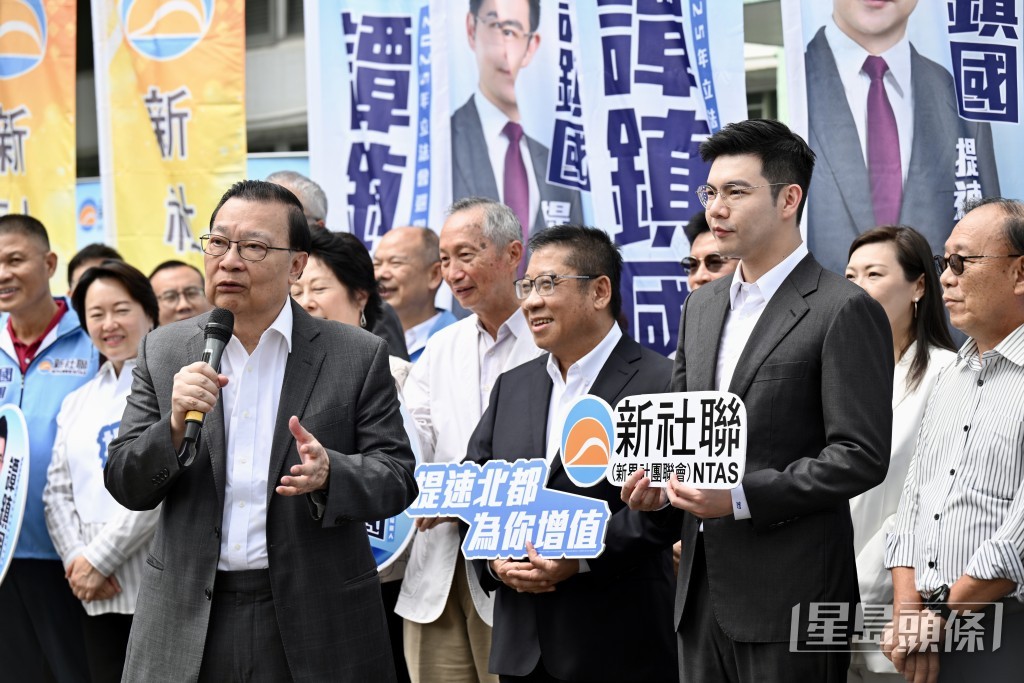 譚耀宗（左一）讚揚其「有能力、敢擔當」，並獲得廣泛認可，將全力協助他進入立法會，為社區發聲。