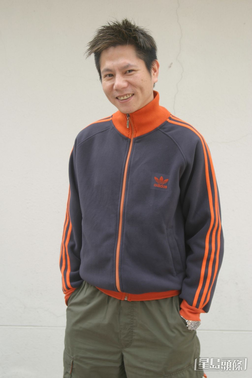 雷有輝中五便與太太拍拖。 雷有輝中五便與太太拍拖。