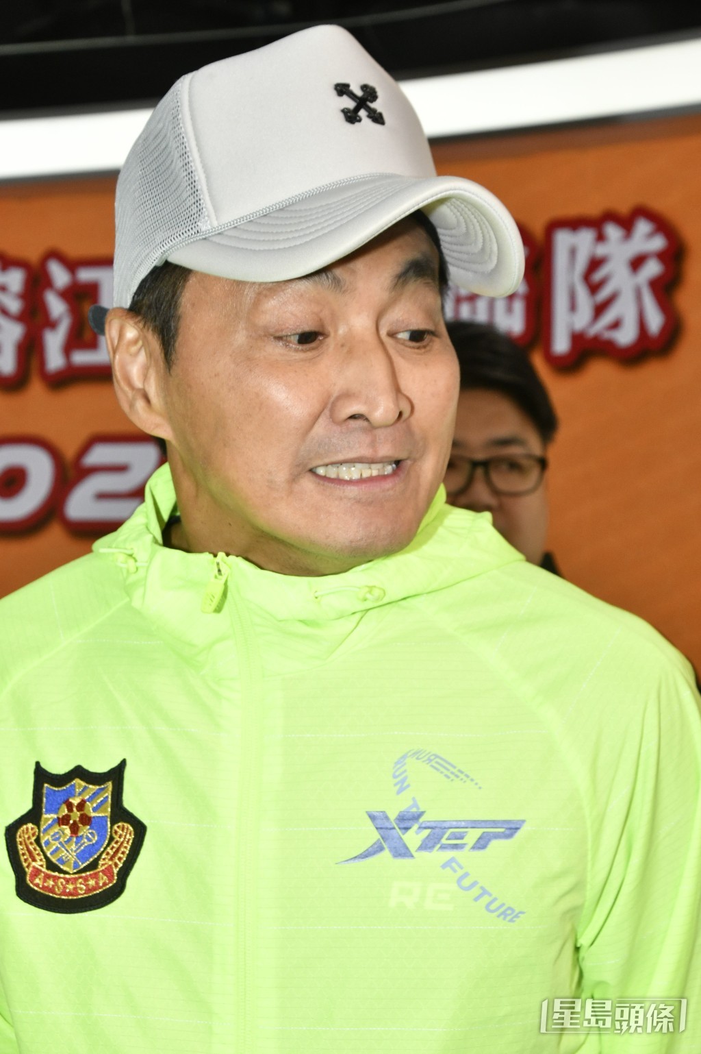 问有传何家劲秘婚生女？他说：“唔好理咁八卦，我哋今日讲踢波。”