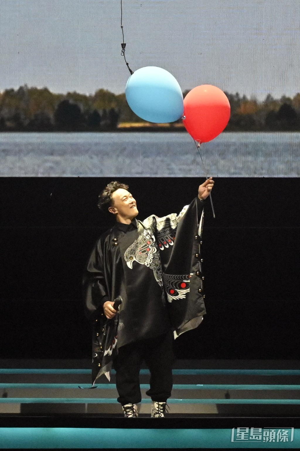 陳奕迅是樂壇「金曲歌王」。 陳奕迅是樂壇「金曲歌王」。