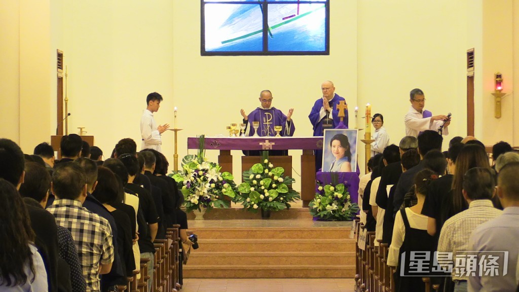 蓝洁瑛当时告别式在她洗礼的教堂举行。