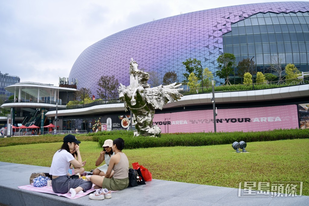 啟德體育園提醒,除主場館舉辦活動時設有指定戶外吸煙區外,園區內所有室內外範圍一律全面禁煙。資料圖片 啟德體育園提醒,除主場館舉辦活動時設有指定戶外吸煙區外,園區內所有室內外範圍一律全面禁煙。資料圖片