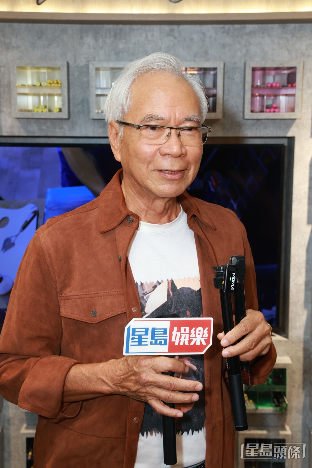 基哥咳到聲沙沙。