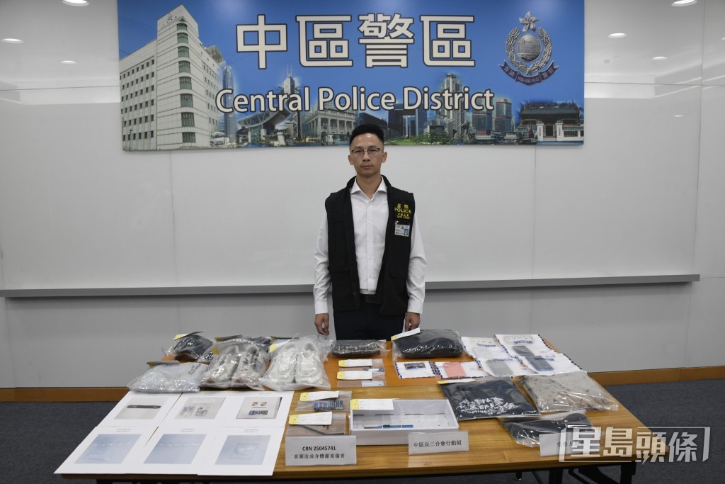 中區警區反三合會行動組偵緝高級督察陳碧山講述案情。楊偉亨攝 中區警區反三合會行動組偵緝高級督察陳碧山講述案情。楊偉亨攝