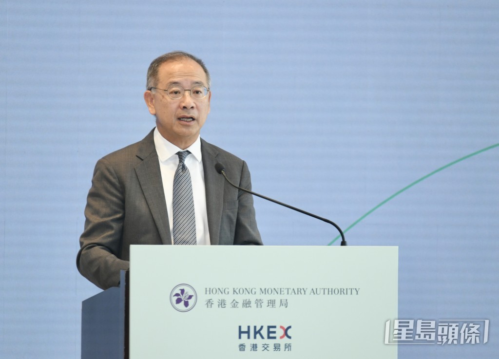 余偉文表示,CMU託管的債券總額逾5萬億元等值,在過去20年間增長達13倍。 何君健 攝 余偉文表示,CMU託管的債券總額逾5萬億元等值,在過去20年間增長達13倍。 何君健 攝