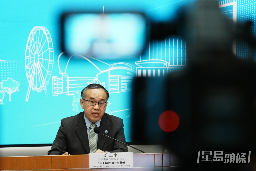 许正宇指,五年规划和施政报告提及多个措施,冀香港实现由「资金必经之路」升级为「资金必选之地」。 汪旭峰 摄 许正宇指,五年规划和施政报告提及多个措施,冀香港实现由「资金必经之路」升级为「资金必选之地」。 汪旭峰 摄
