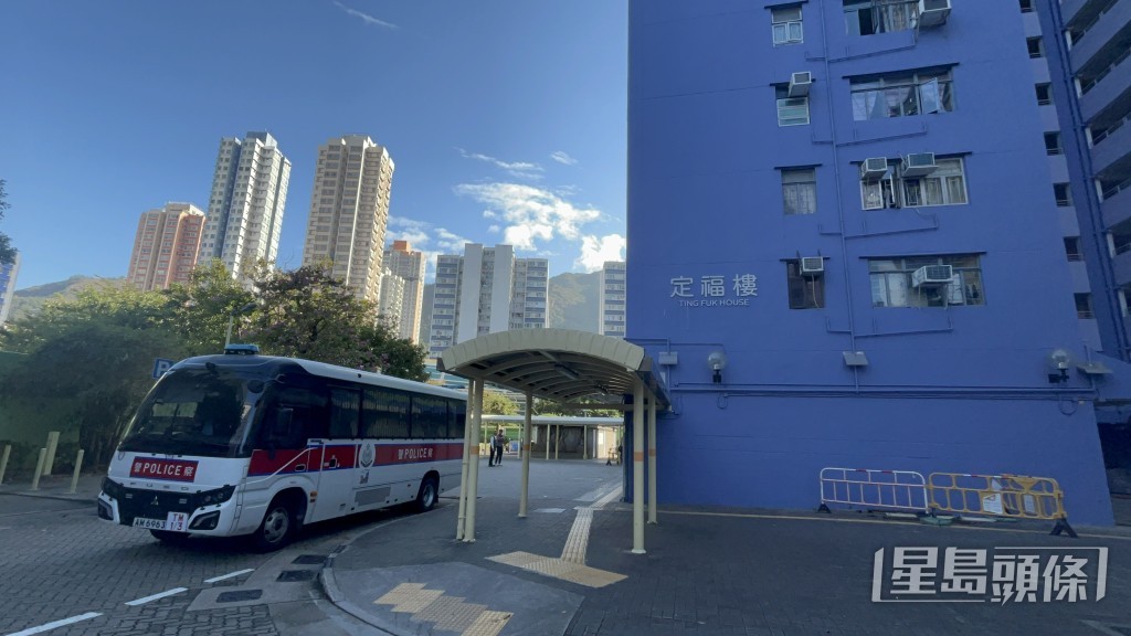 現場為屯門安定邨定福樓。楊偉亨攝