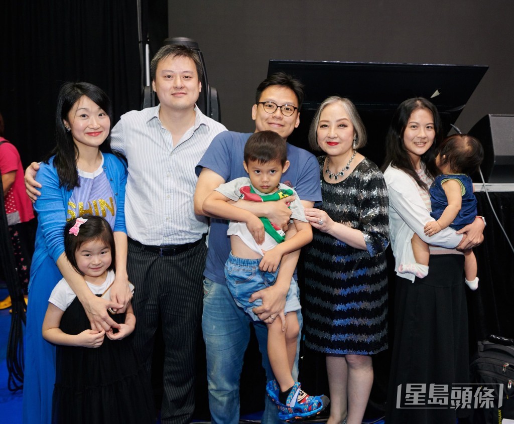 Madam有2子一女,兒子係撈「石屎」(讀碩士)。 Madam有2子一女,兒子係撈「石屎」(讀碩士)。