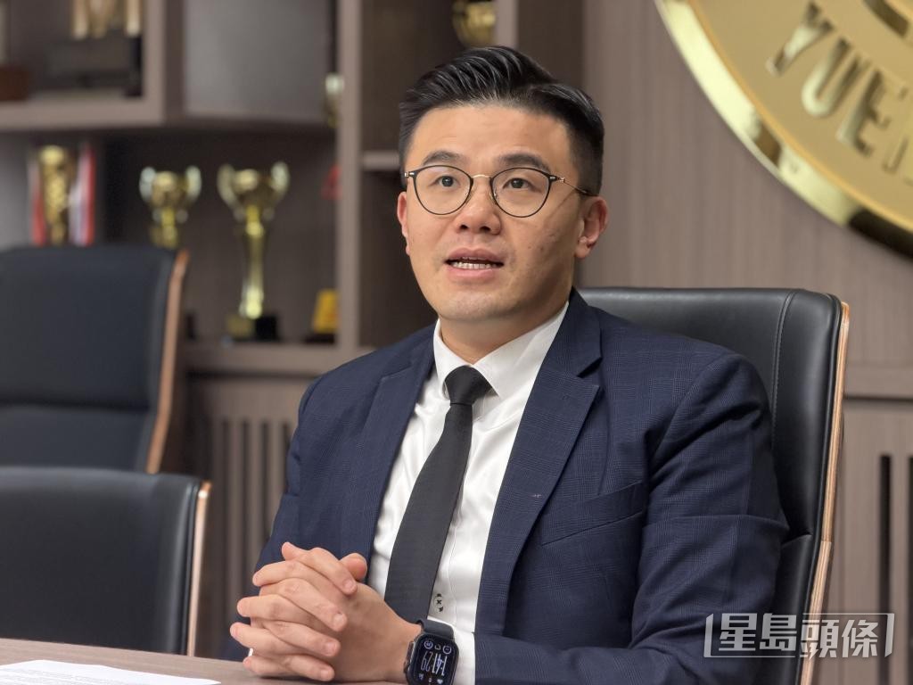 香港教育工作者工會榮譽及創會主席黃建豪解釋,「自攜裝置」通常需要安裝MDM,以使用學校的無線網絡。 香港教育工作者工會榮譽及創會主席黃建豪解釋,「自攜裝置」通常需要安裝MDM,以使用學校的無線網絡。