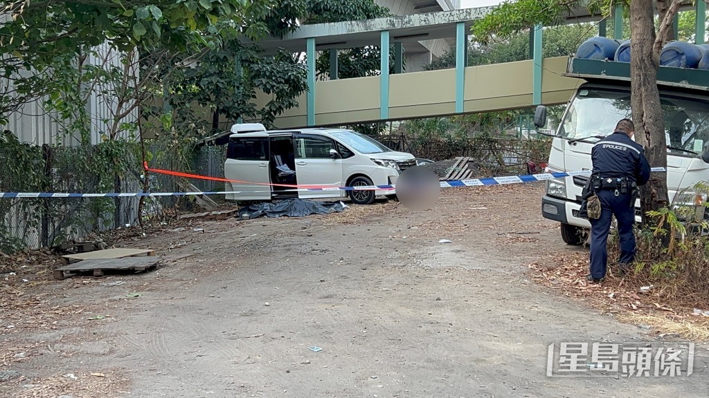 男事主在白色七人車內燒炭亡。蔡楚輝攝