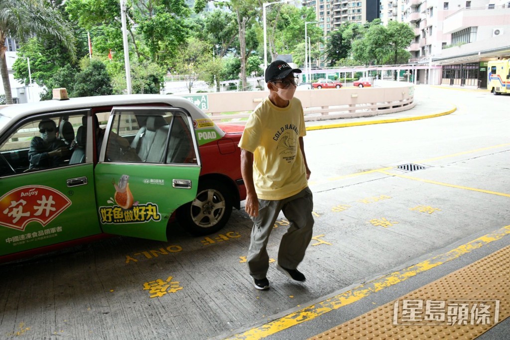 梅啟明趕到醫院了解。