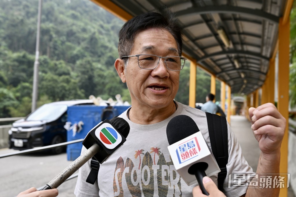 董先生的父親已經在峰華邨居住超過10年。 董先生的父親已經在峰華邨居住超過10年。