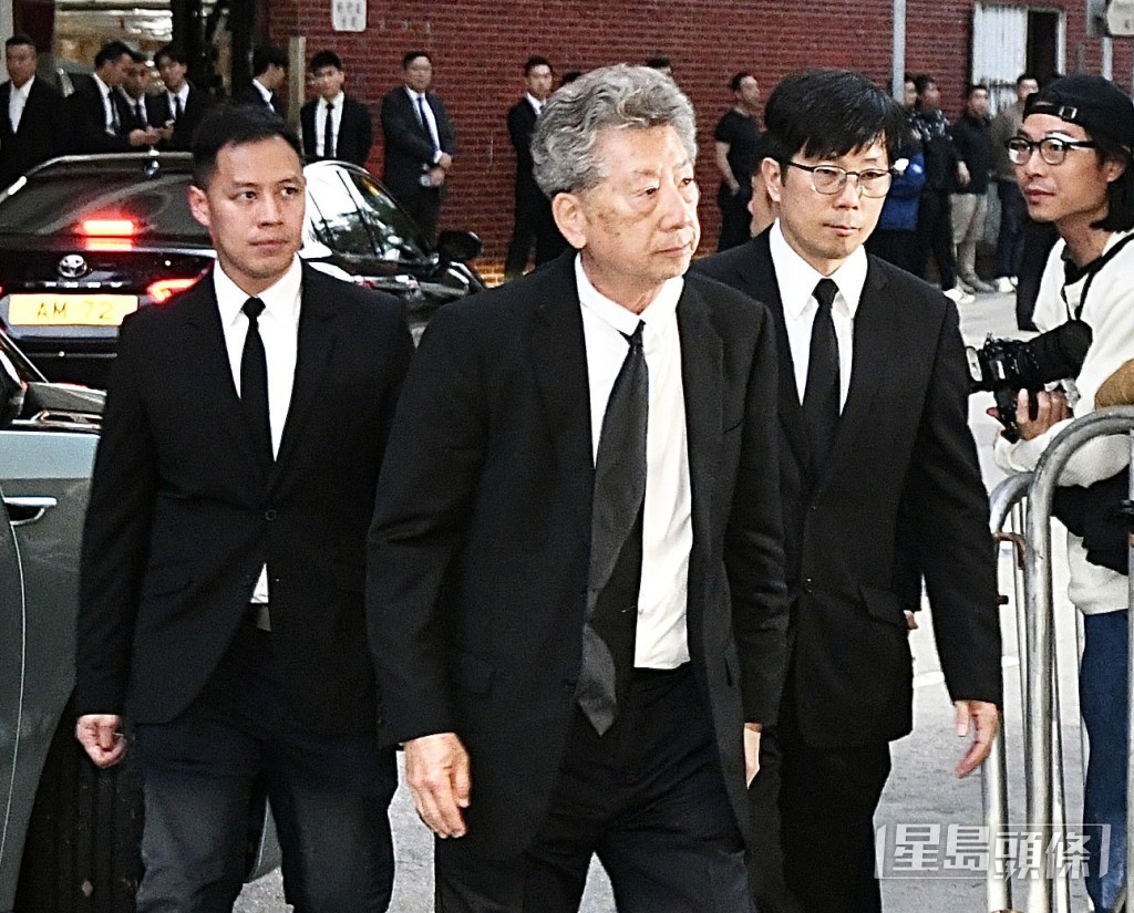 行政會議成員湯家驊（中）到場。