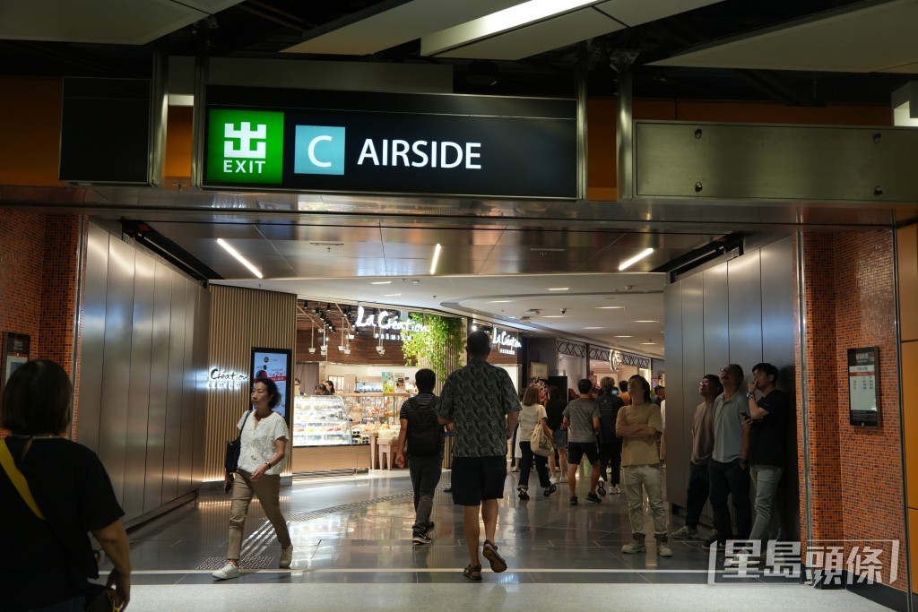 啟德港鐵站設有通道連接商場。吳艷玲攝