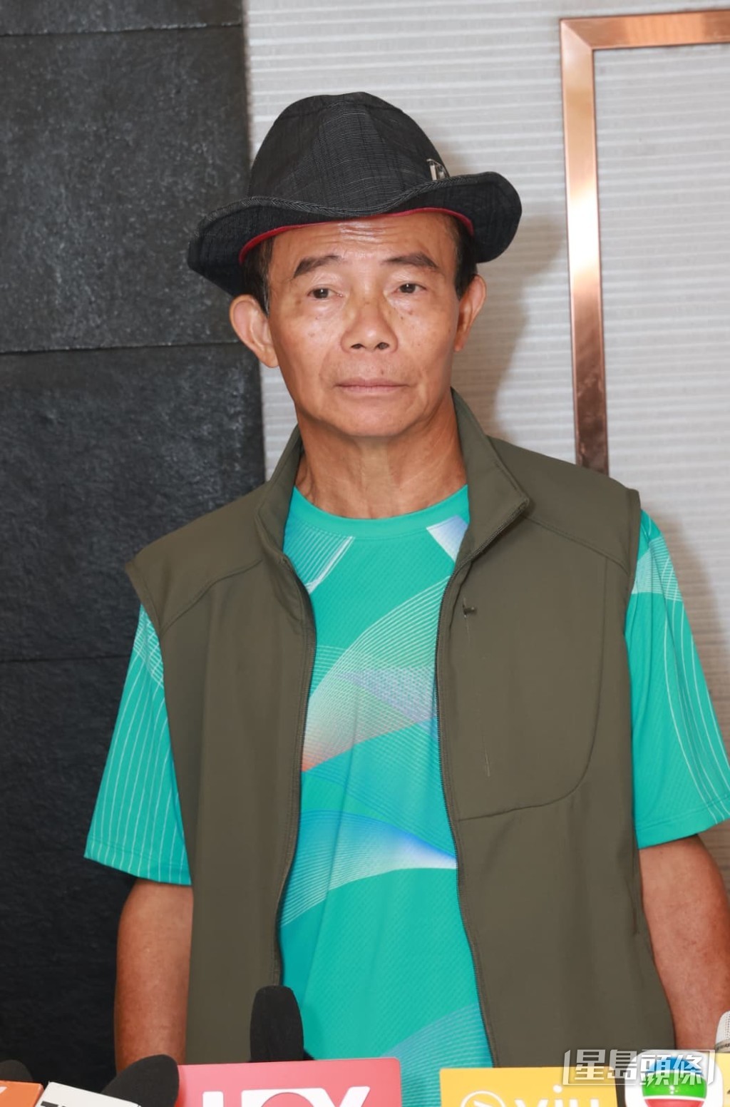 梅啟明指母親身分證暫存警署,但其後又表示已聯絡頂尖殯儀館為梅媽籌備身後事,被現場記者質疑沒有身份證、死亡證如何為梅媽辦喪禮。 梅啟明指母親身分證暫存警署,但其後又表示已聯絡頂尖殯儀館為梅媽籌備身後事,被現場記者質疑沒有身份證、死亡證如何為梅媽辦喪禮。