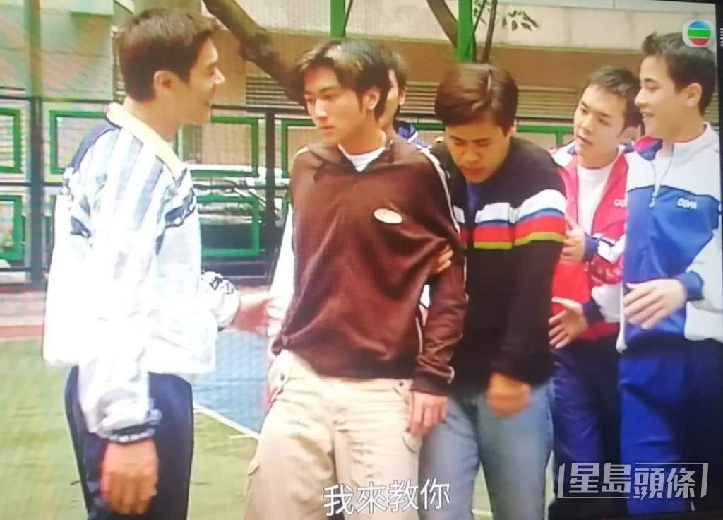 想當年彭皓鋒曾跟少年謝霆鋒做對手戲。 想當年彭皓鋒曾跟少年謝霆鋒做對手戲。