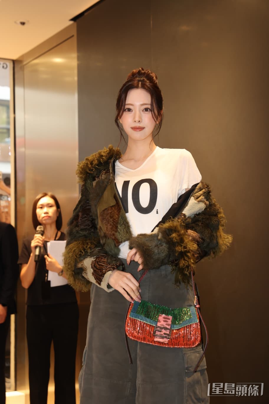 韓國女團ITZY成員申有娜到尖沙咀出席時尚品牌活動。