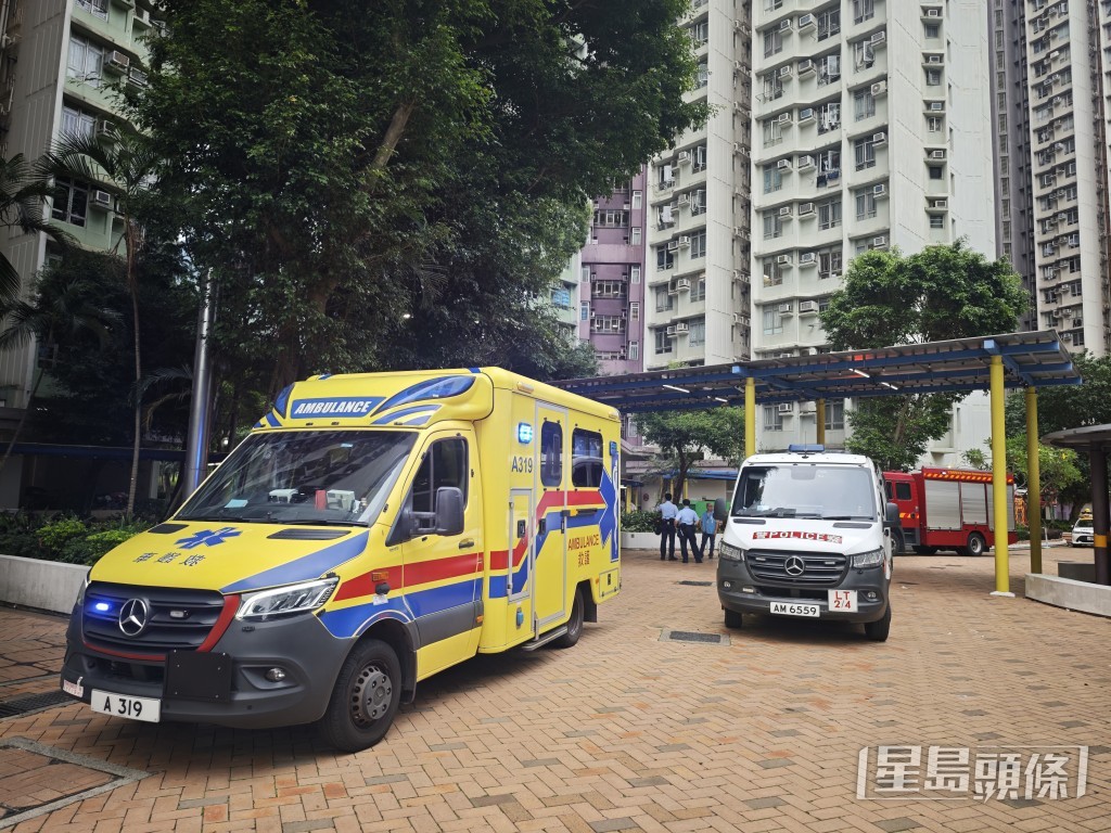 人員在單位內發現一具老婦遺體。 人員在單位內發現一具老婦遺體。
