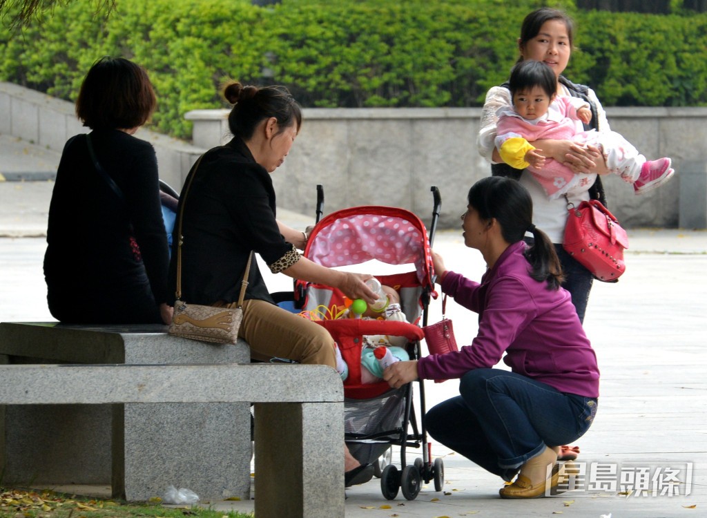 有消息指《施政報告》將推出鼓勵生育的措施，包括向每名初生嬰兒派發兩萬元。資料圖片