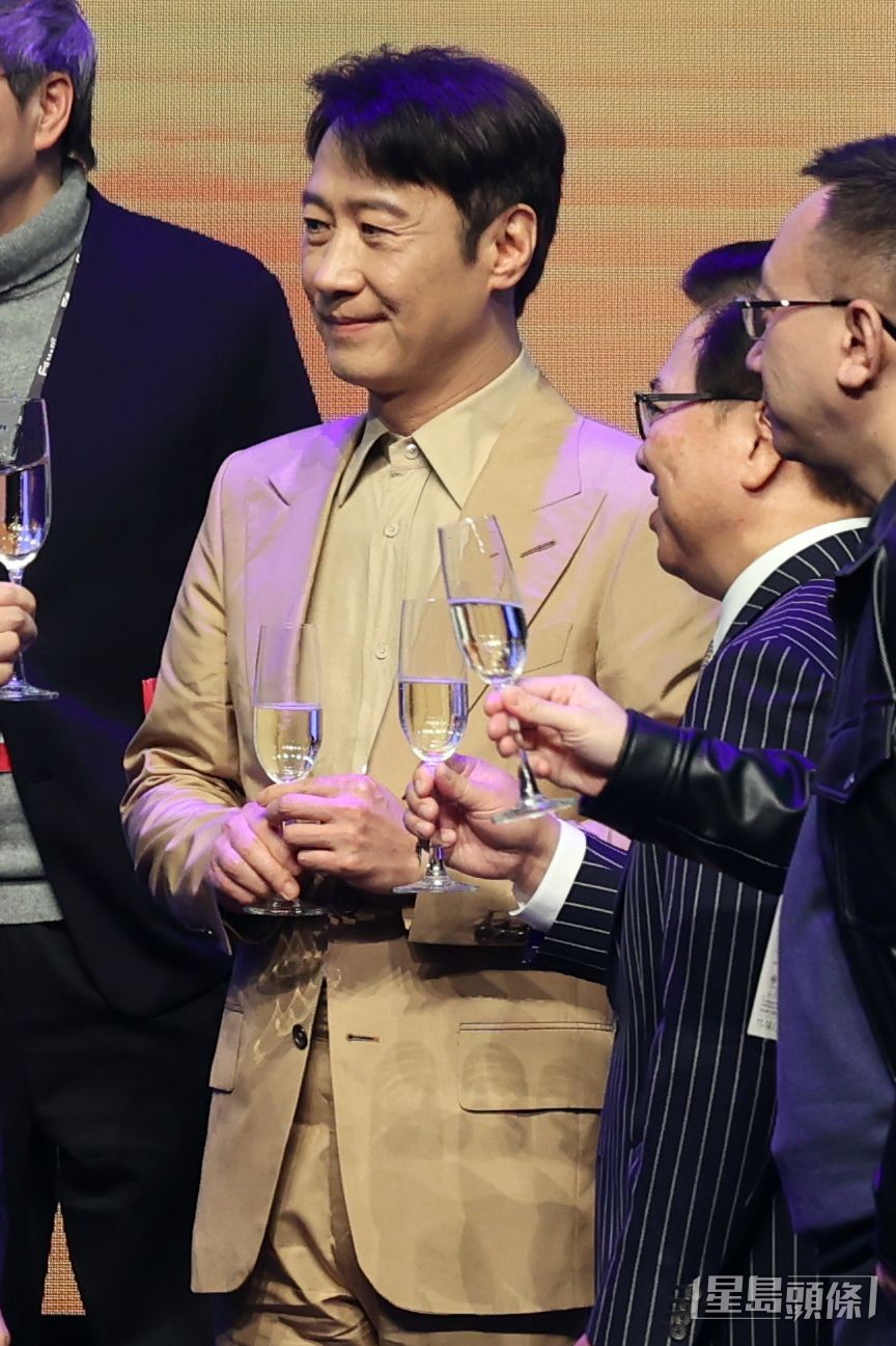 57歲黎明可愛表情包。