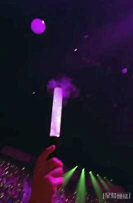 馬生興起拍打波波。