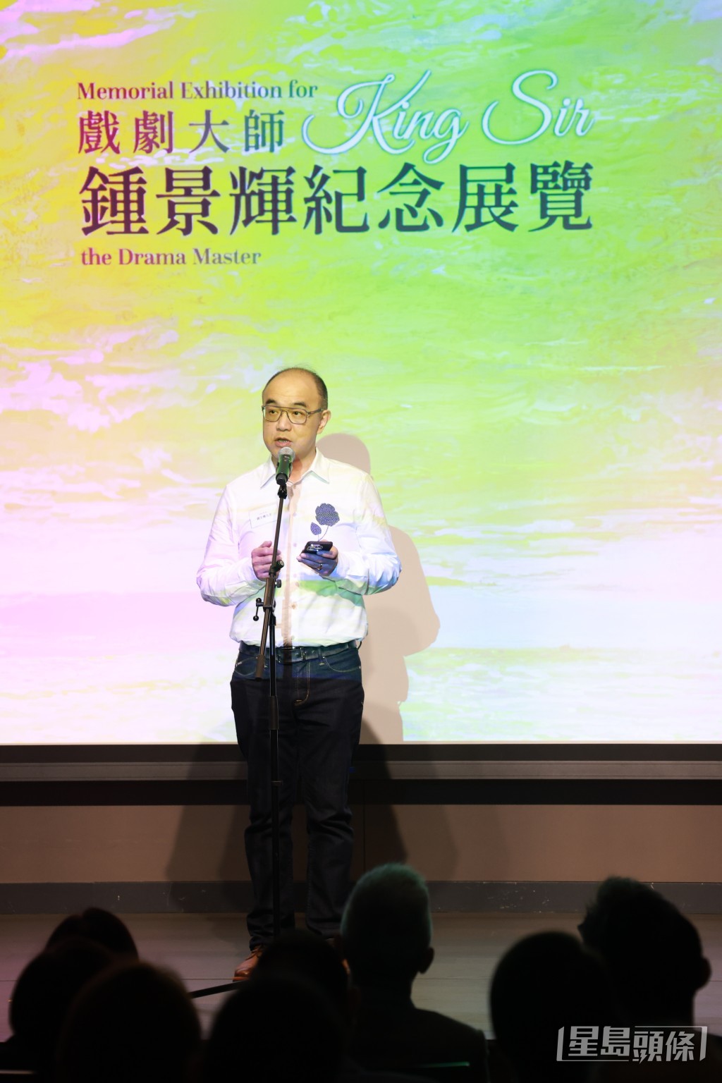 鍾至權指，鍾景輝鍾景輝當初選擇走戲劇這條路很難，能有今日成就是與朋友和同業一起努力，但無論過程遇到幾多挫折，鍾景輝從不抱怨。