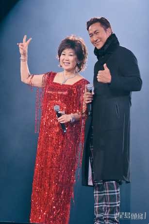 十年前《朱咪咪我做曬演唱會》香港站,當日她邀請了小叔馬德鐘擔任神秘嘉賓。 十年前《朱咪咪我做曬演唱會》香港站,當日她邀請了小叔馬德鐘擔任神秘嘉賓。